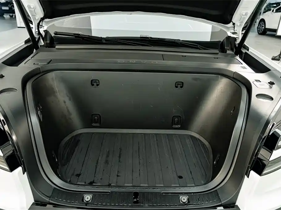 ONVO L90 2025 Pro Six-Seater