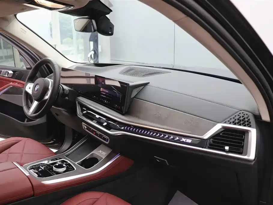 BMW X5 2025 xDrive30Li M Sport Night Edition