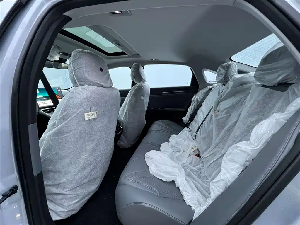 Geely Galaxy L6 2025 EM-i 140 km Explorer+