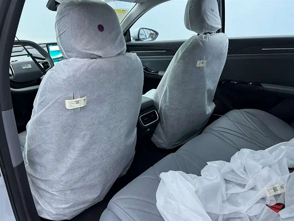 Geely Galaxy L6 2025 EM-i 140 km Explorer+