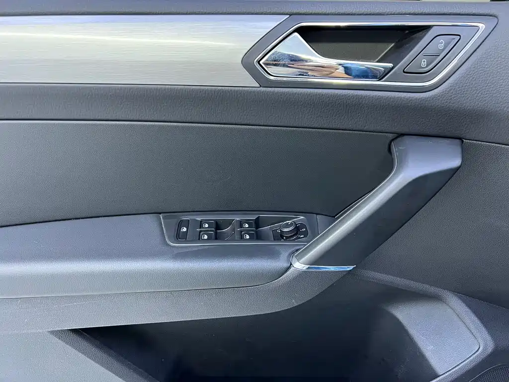 Volkswagen Touran L 280 TSI DSG Cross 7-Seater 2021