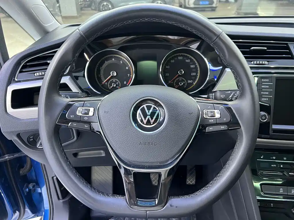 Volkswagen Touran L 280 TSI DSG Cross 7-Seater 2021