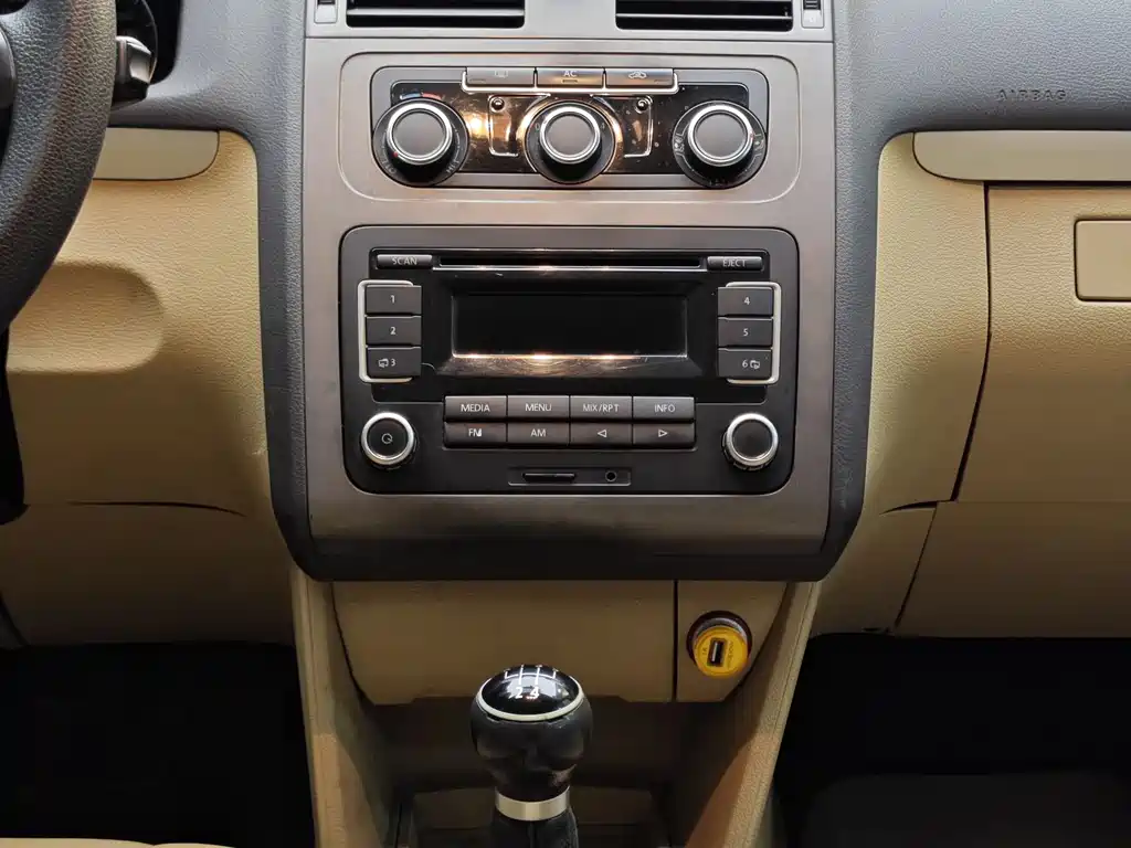 Volkswagen Touran 2011 1.4T Manual Zhishang Edition 5-seater