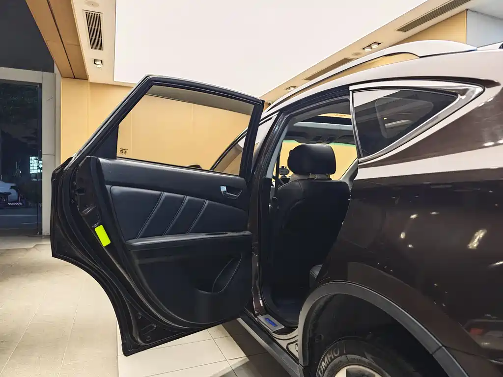 Luxgen U6 SUV 2014 1.8T Supreme Edition