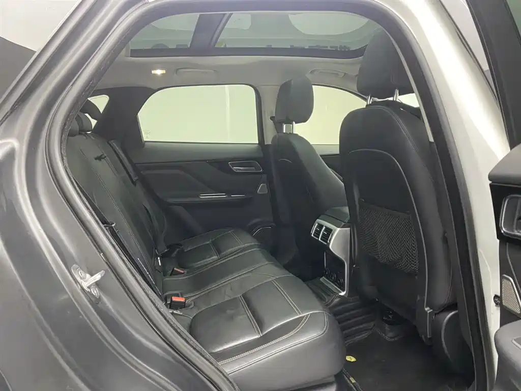 Jaguar F-PACE 2018 2.0T AWD Urban Prestige Edition
