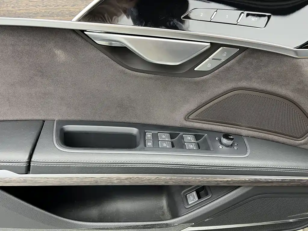 Audi A8L 2024 55 TFSI quattro Flagship