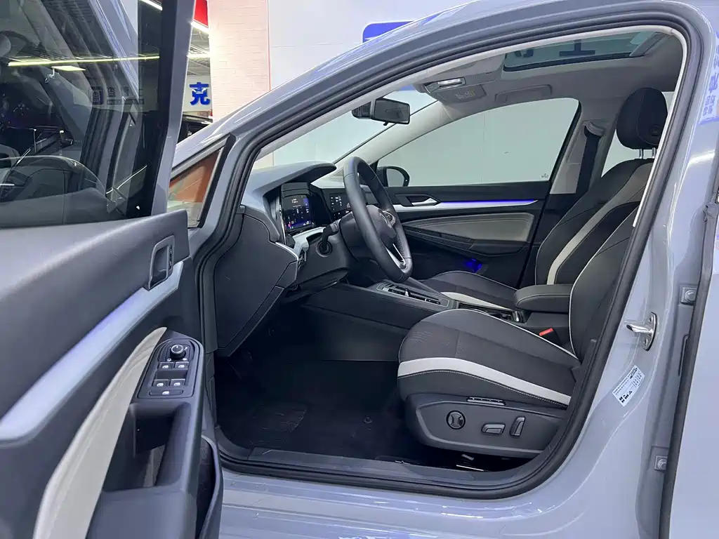Volkswagen Golf 2023 280TSI DSG Pro