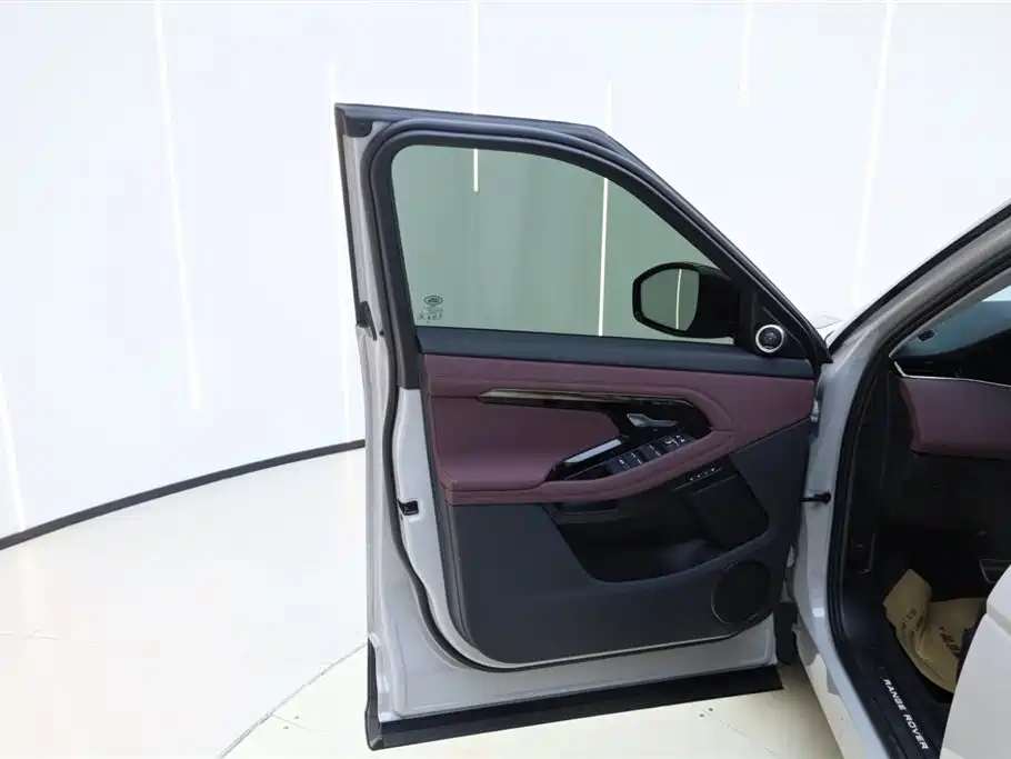 Range Rover Evoque L 2026 SE