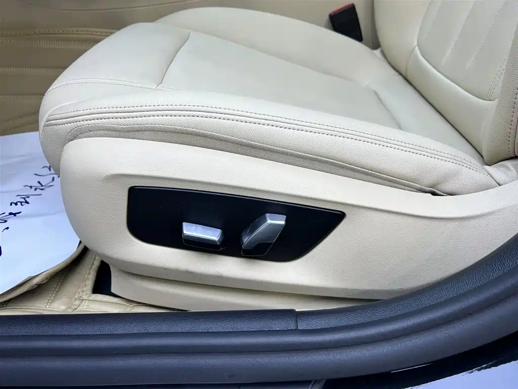 BMW 5 Series 2019 525Li Luxury Package