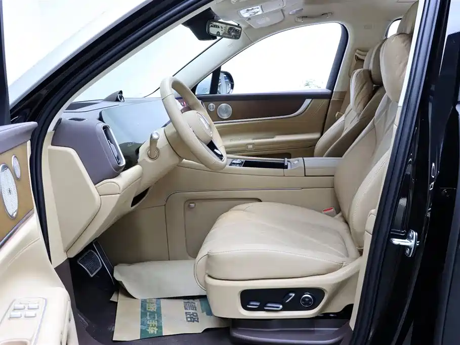 AITO M9 2025 EREV Ultra Edition 52kWh 6-Seater with 192-Line LiDAR