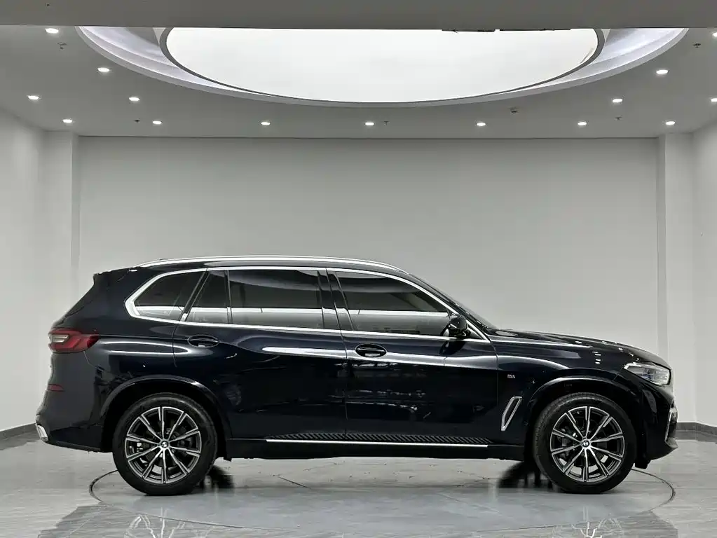BMW X5 2022 xDrive 30Li Exclusive M Sport Package