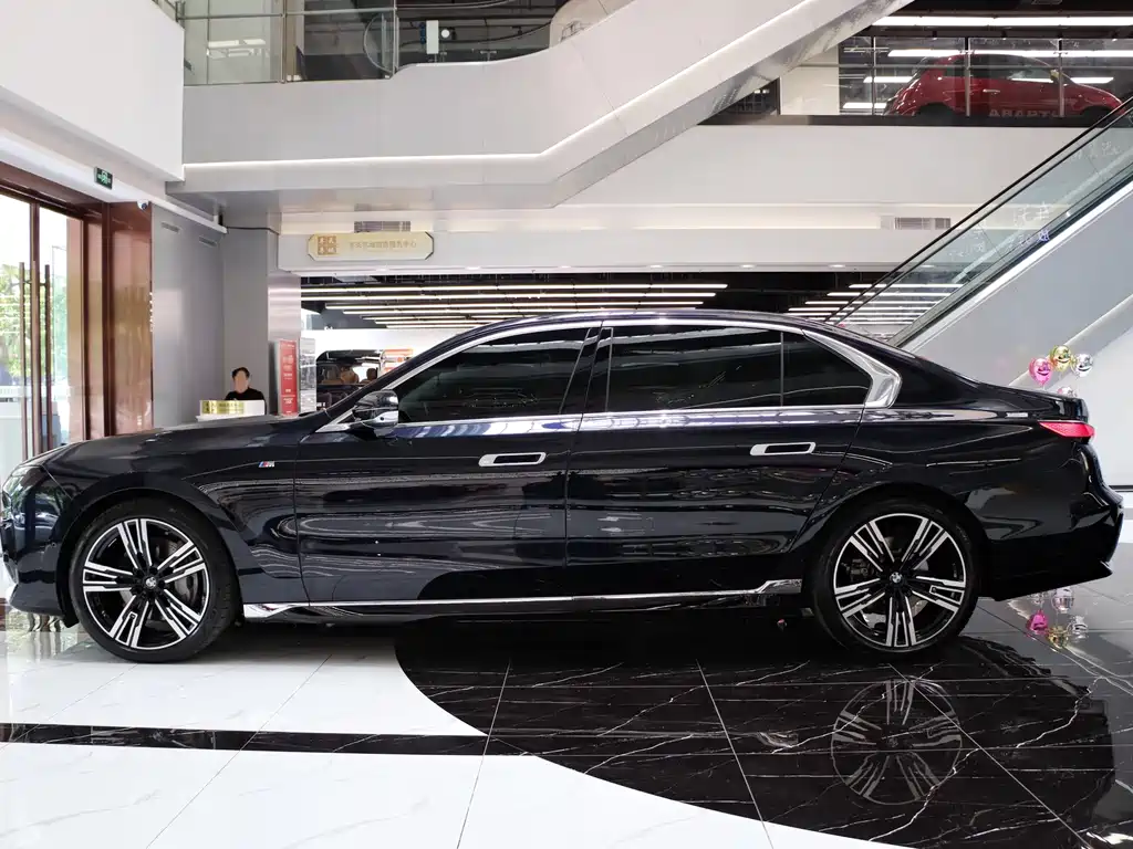 BMW 7 Series 2023 740Li Leading Edition M Sport Package