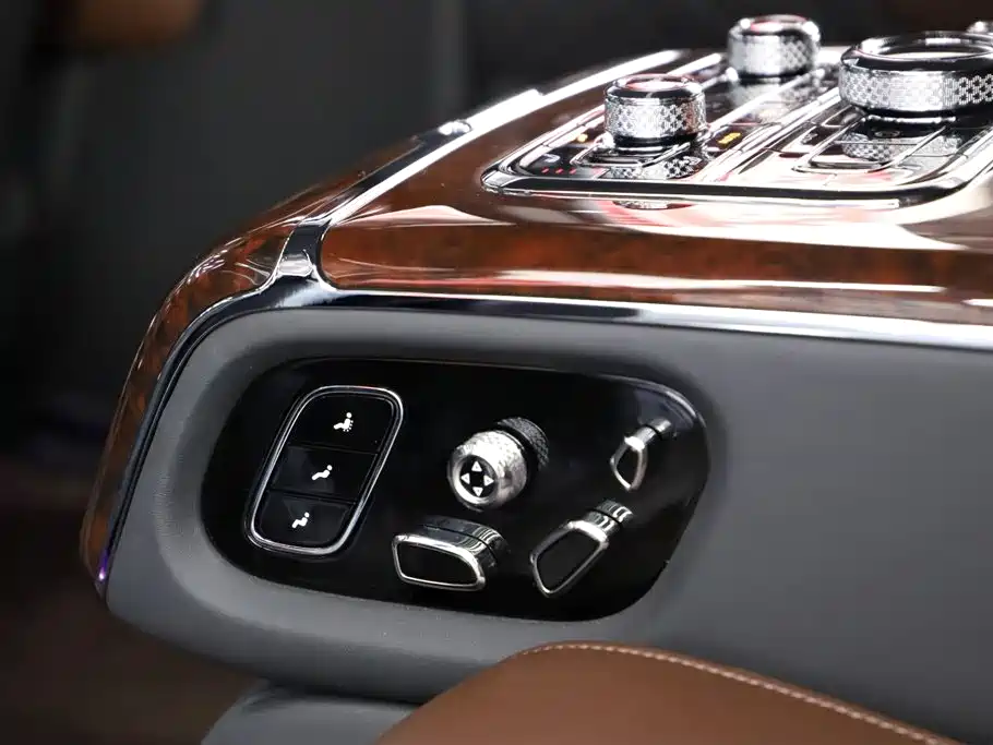 Hongqi Jin Kuihua Guoyao 2022 4.0T Zunjue Flagship Edition 4-Seater