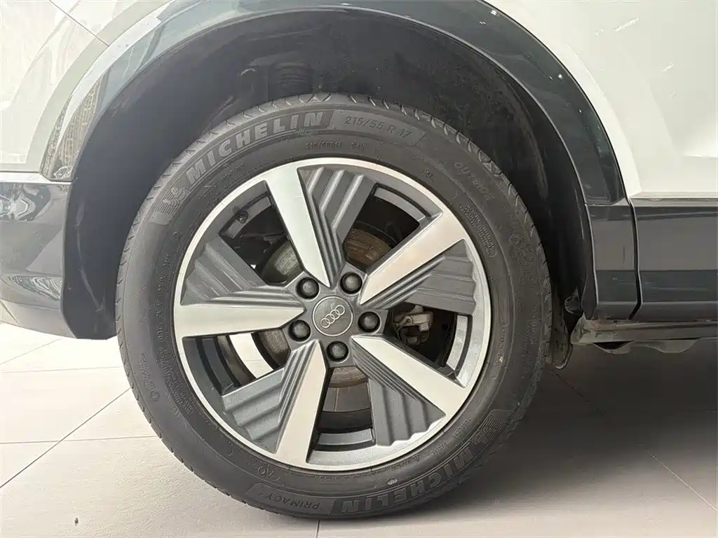 Audi Q2L e-tron 2019 Advanced