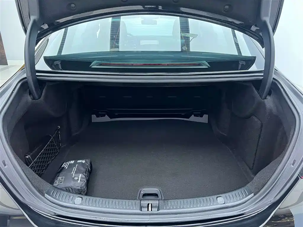 Mercedes-Benz E 300 L Sport Luxury 2021