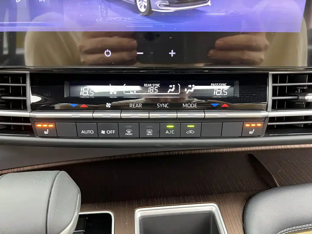 Sienna 2024 2.5L HEV Luxury Edition