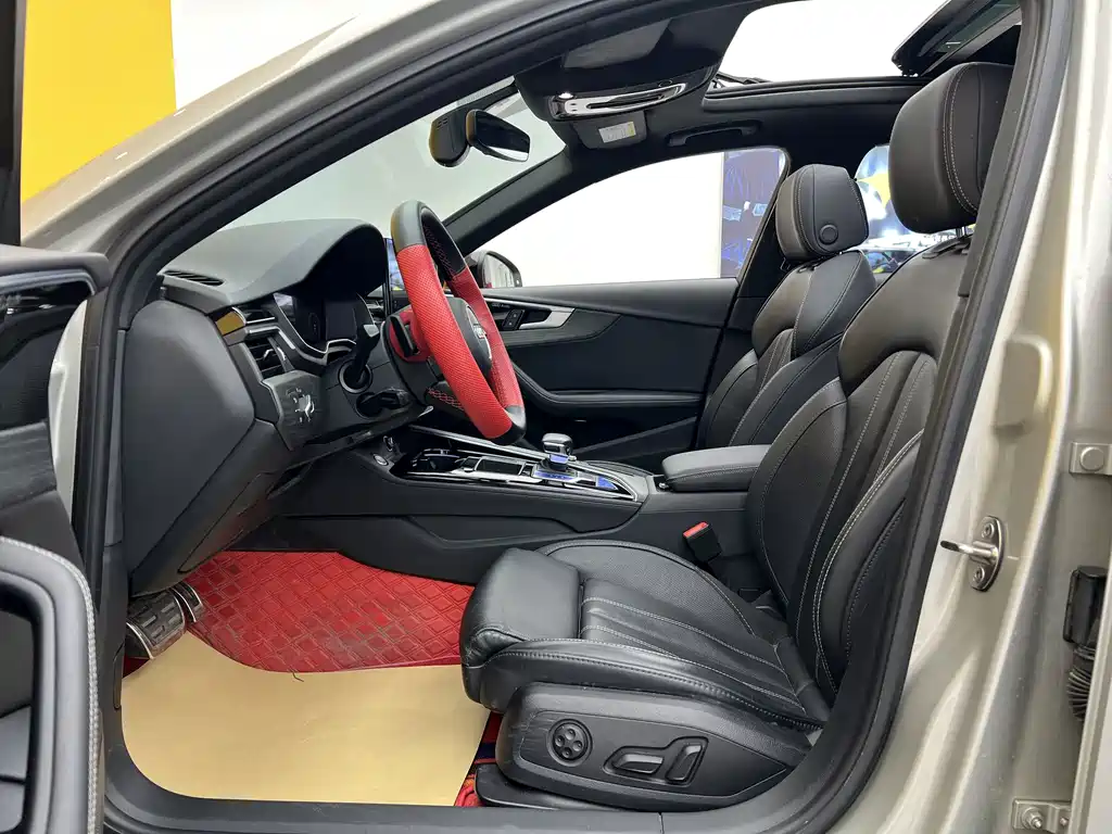 Audi A4L 2023 40 TFSI Luxury Dynamic Edition