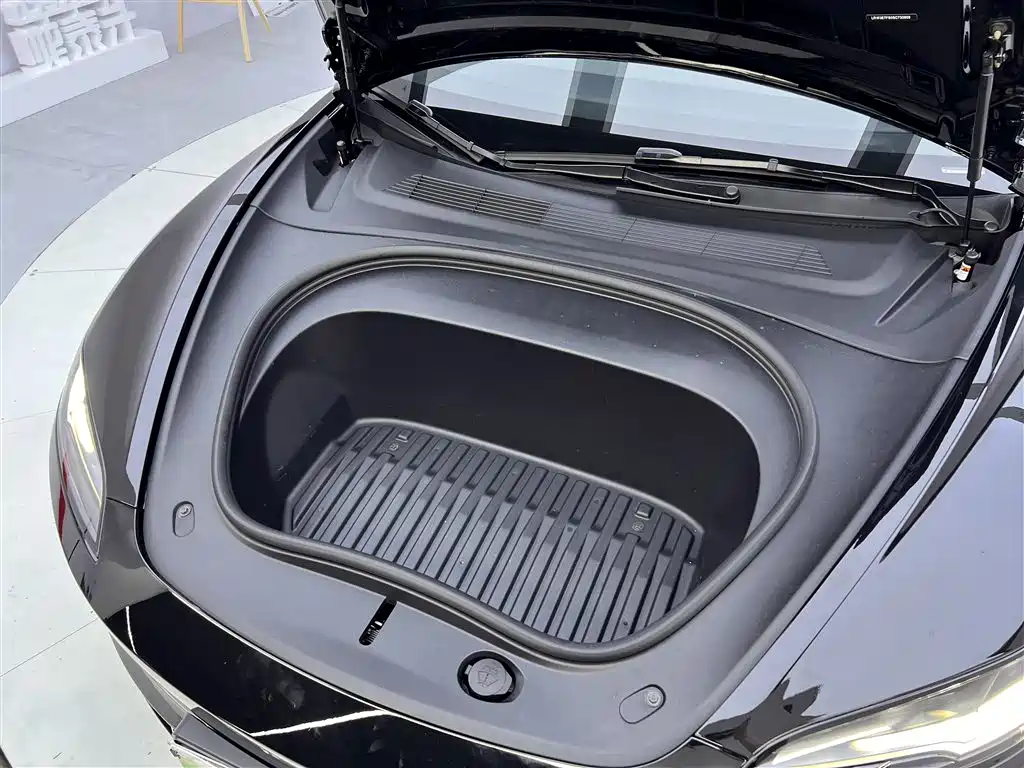 Tesla Model 3 2025 RWD