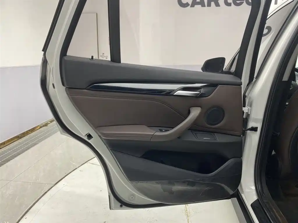 BMW X1 2020 sDrive25Li Leading Edition
