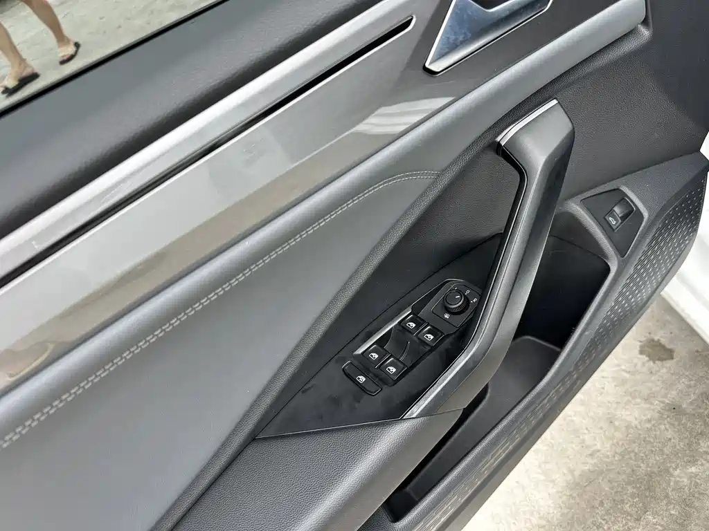 Volkswagen Sagitar 2023 300TSI DSG Fly Edition