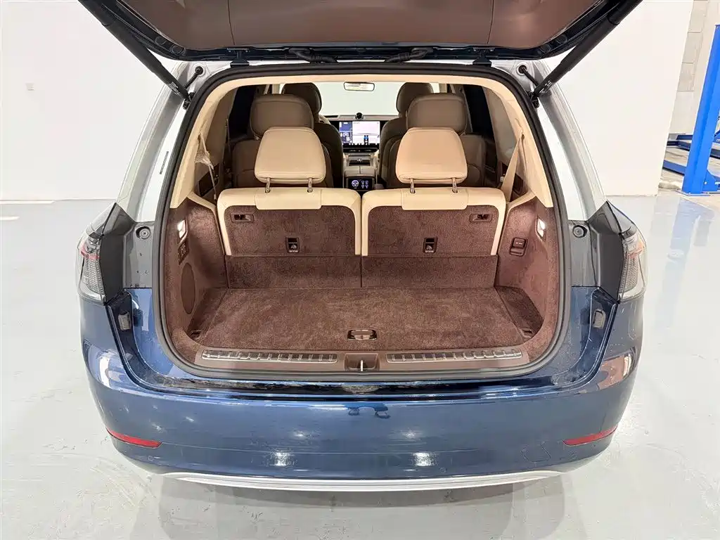 AITO M9 2025 EREV Ultra 52kWh 6-Seater with 192-Line LiDAR