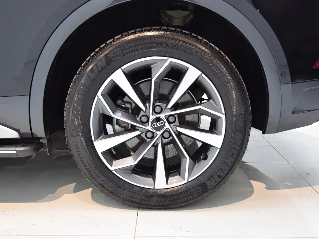Audi Q5L 2022 Facelift 40 TFSI Premium