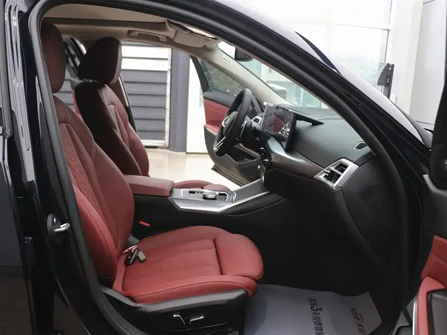 BMW 3 Series 2025 330Li M Sport Night Edition
