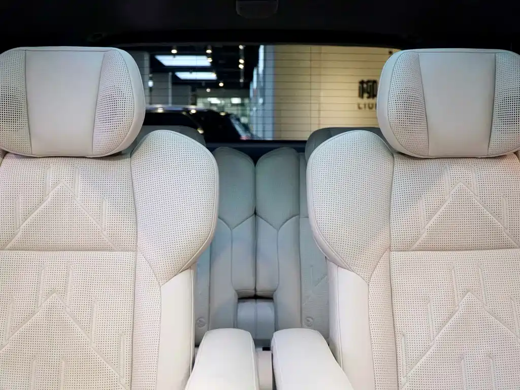 Zeekr 009 2024 Six-Seat Executive Edition AWD 108kWh
