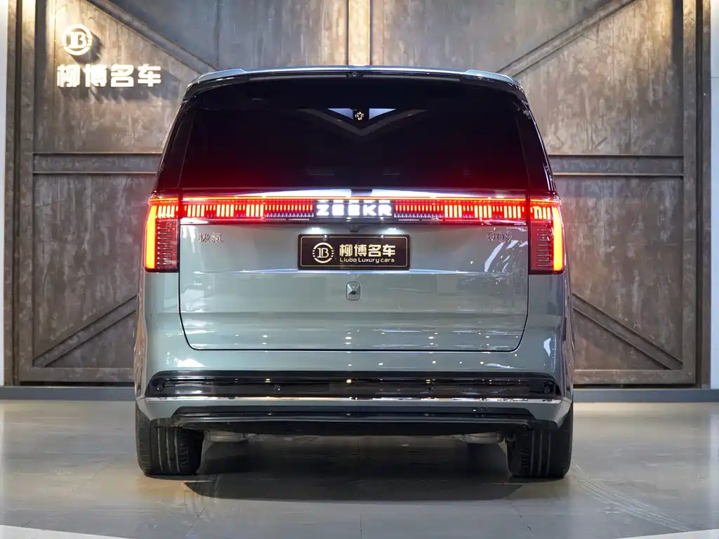 Zeekr 009 2024 Six-Seat Executive Edition AWD 108kWh