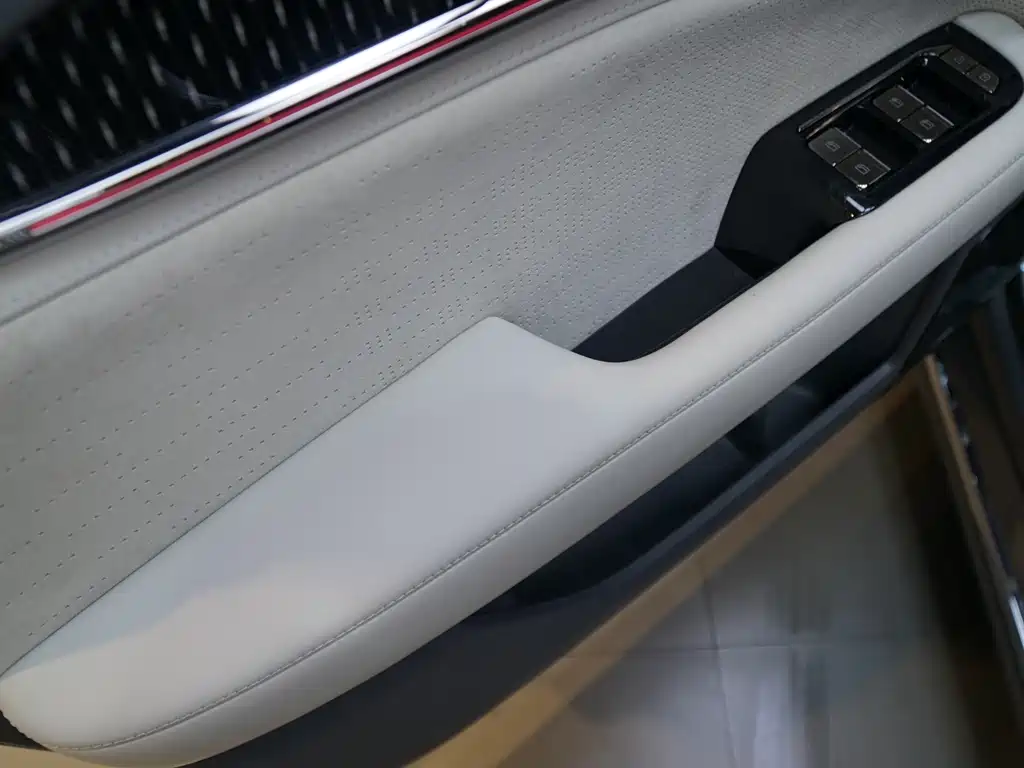 Zeekr 009 2024 Six-Seat Executive Edition AWD 108kWh