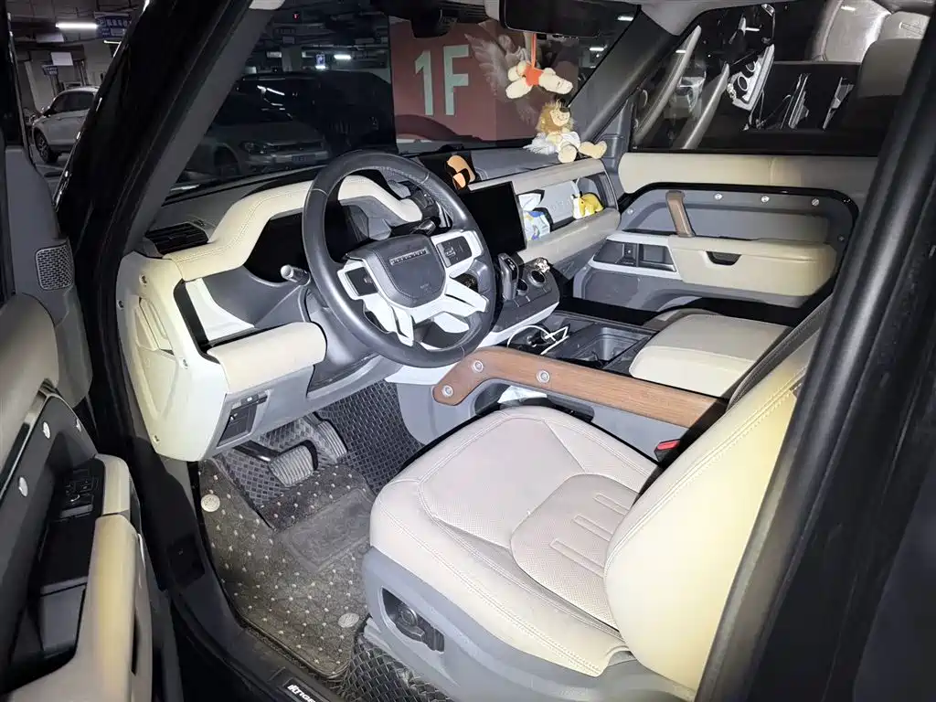 2022 Land Rover Defender 90 P300