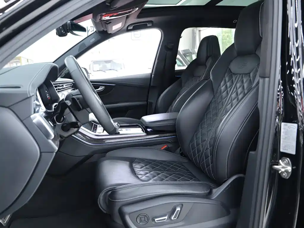 Audi SQ7 2024 4.0 TFSI Dark Knight Edition