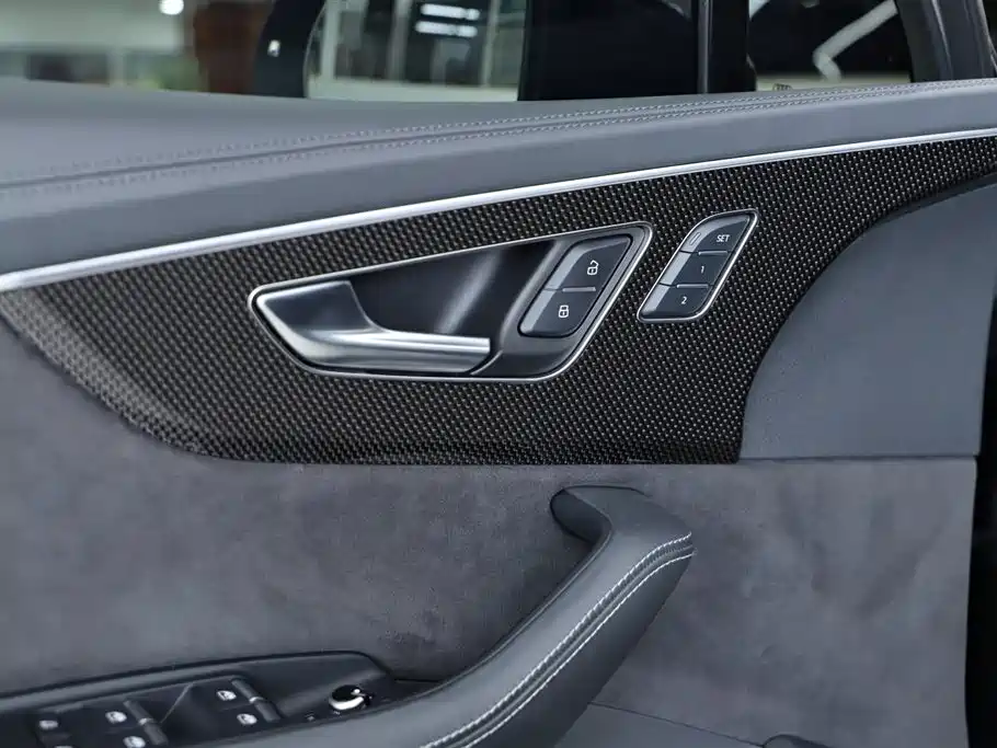 Audi SQ7 2024 4.0 TFSI Dark Knight Edition