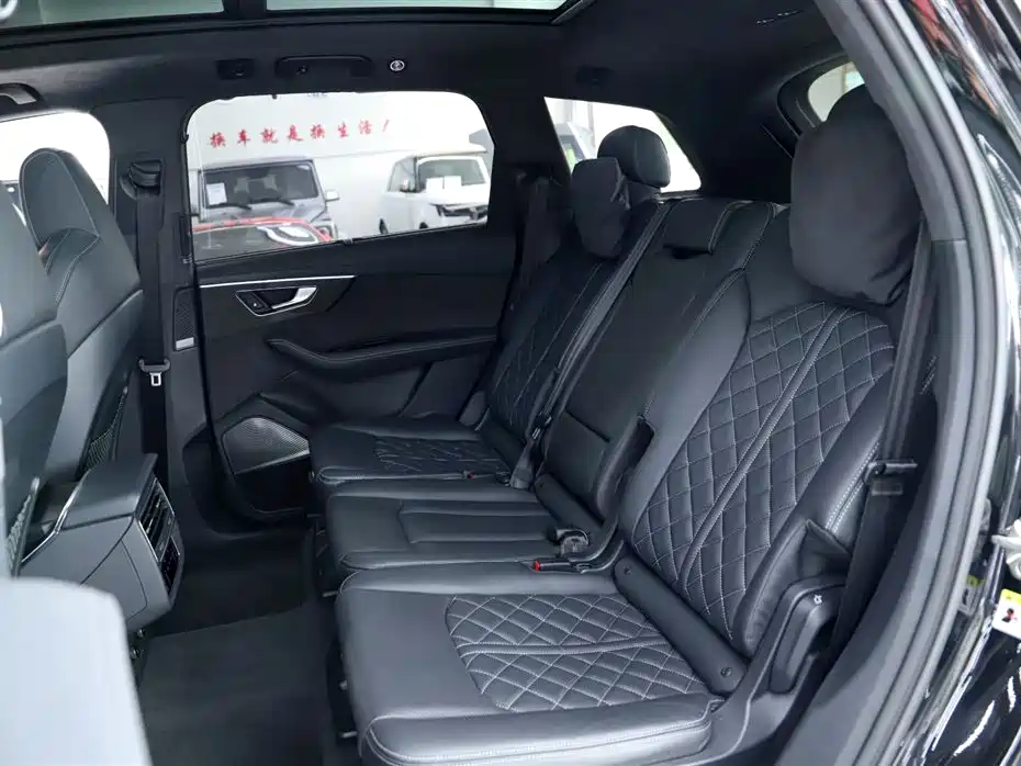 Audi SQ7 2024 4.0 TFSI Dark Knight Edition