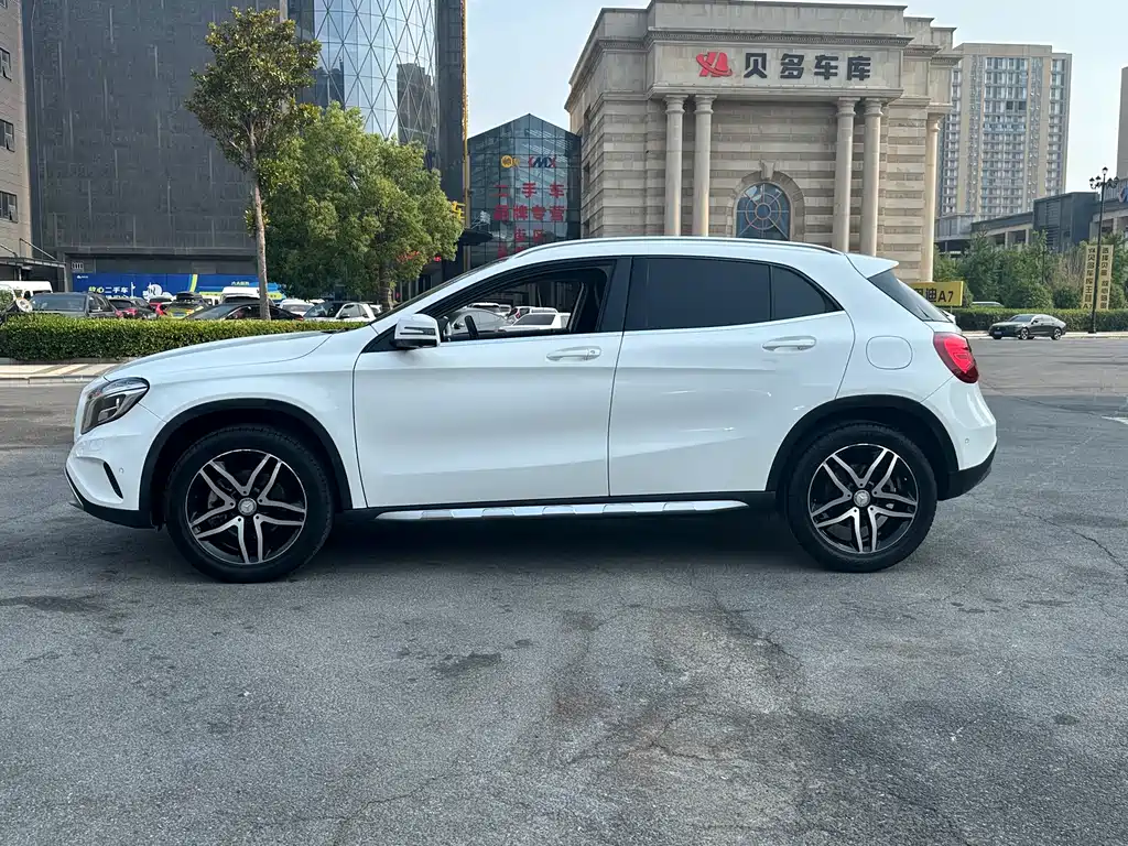 Mercedes-Benz GLA 220 4MATIC