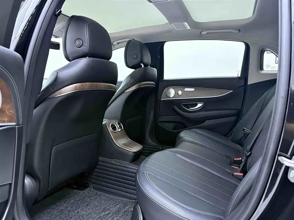 Mercedes-Benz E 260 L 2021