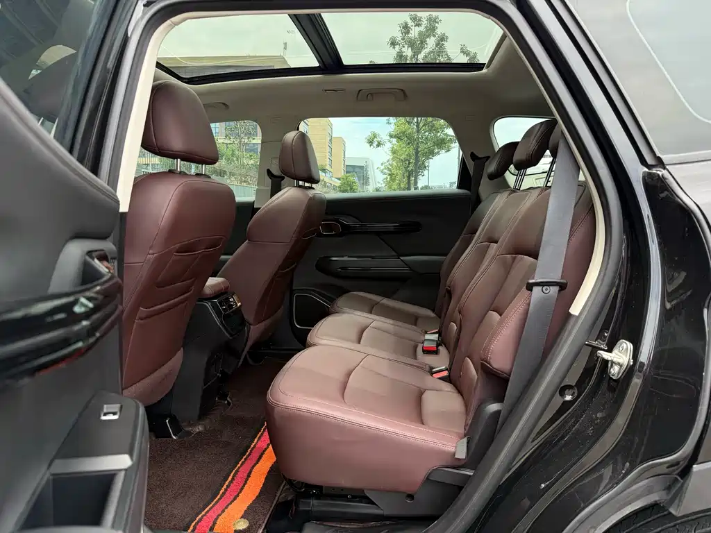 豪越 2022款 1.8TD DCT黑金限定版 7座 → Hao Yue 2022 1.8TD DCT Black Gold Limited Edition 7-Seater