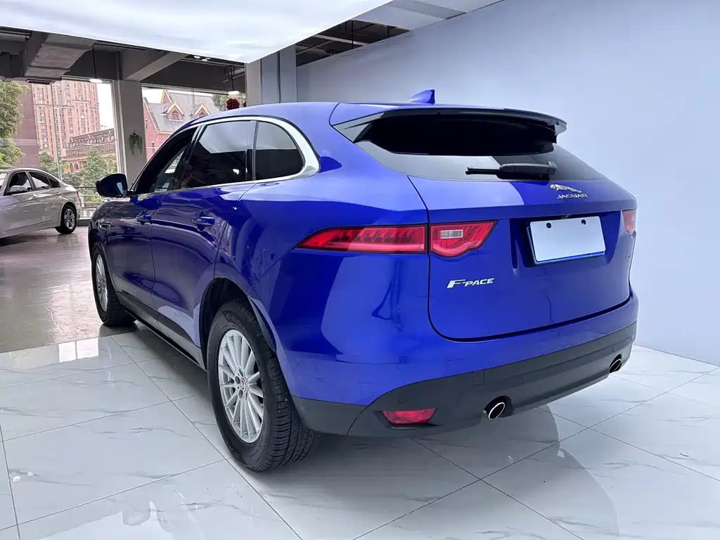 Jaguar F-PACE 2018 2.0T RWD Urban Prestige Edition