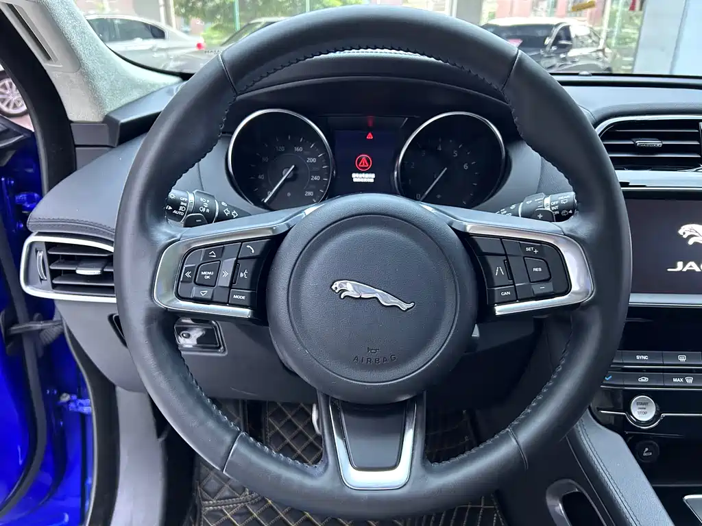 Jaguar F-PACE 2018 2.0T RWD Urban Prestige Edition