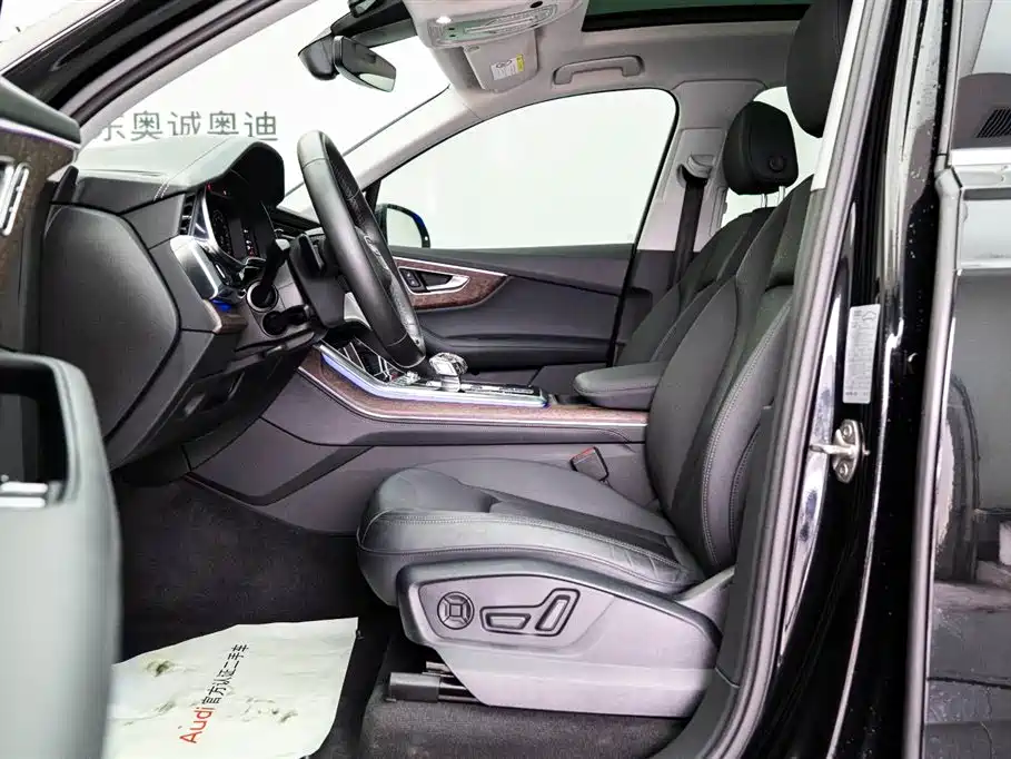 Audi Q7 2023 45 TFSI quattro S line Sport