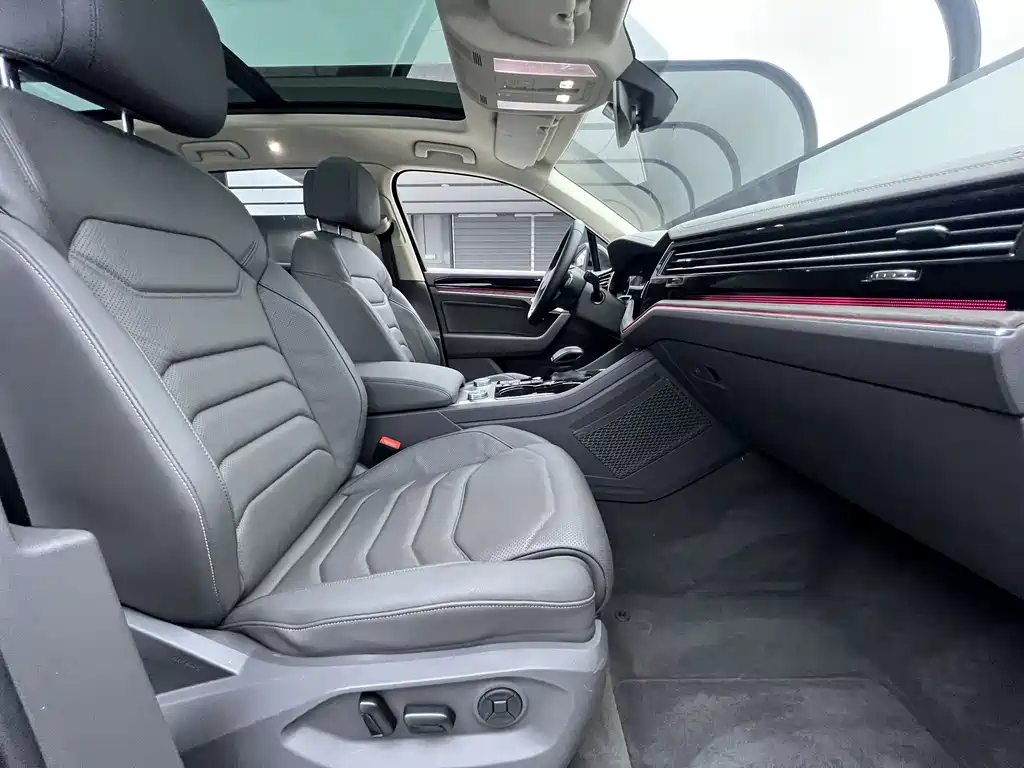Volkswagen Touareg 2021 2.0TSI R-Line