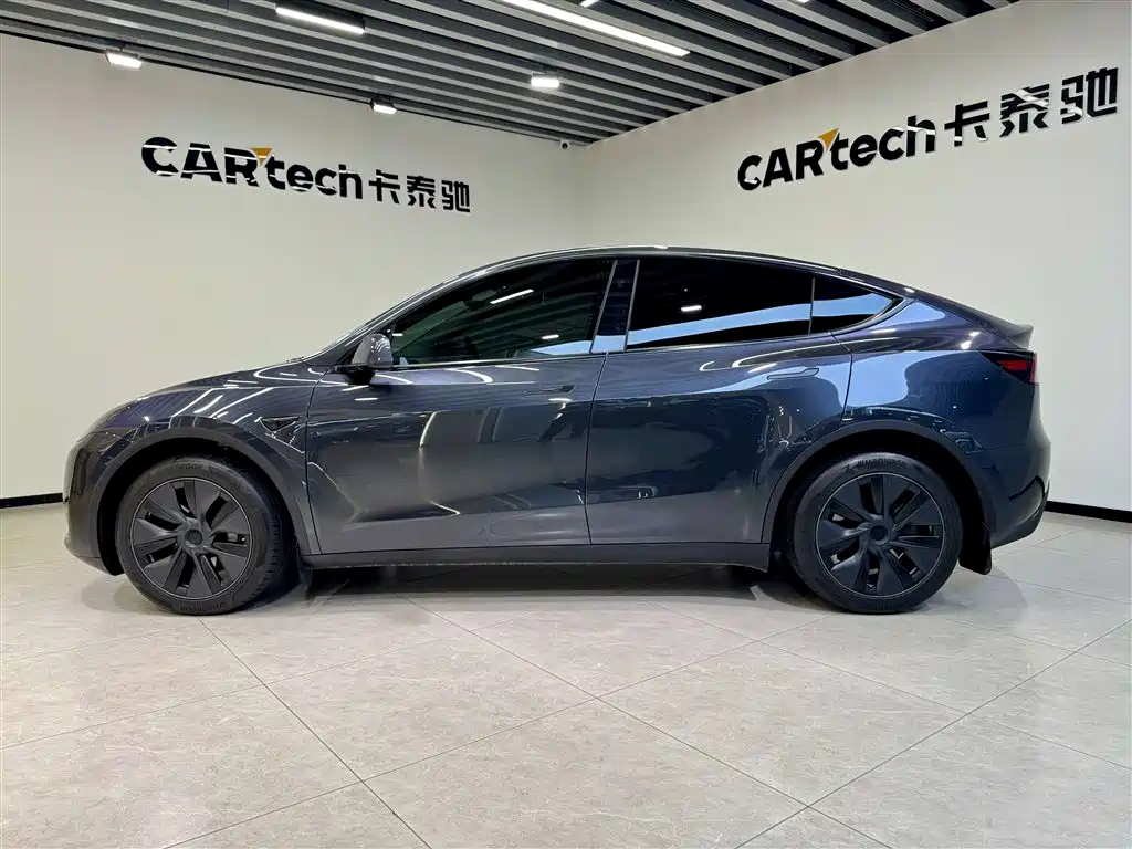 Tesla Model Y Long Range All-Wheel Drive
