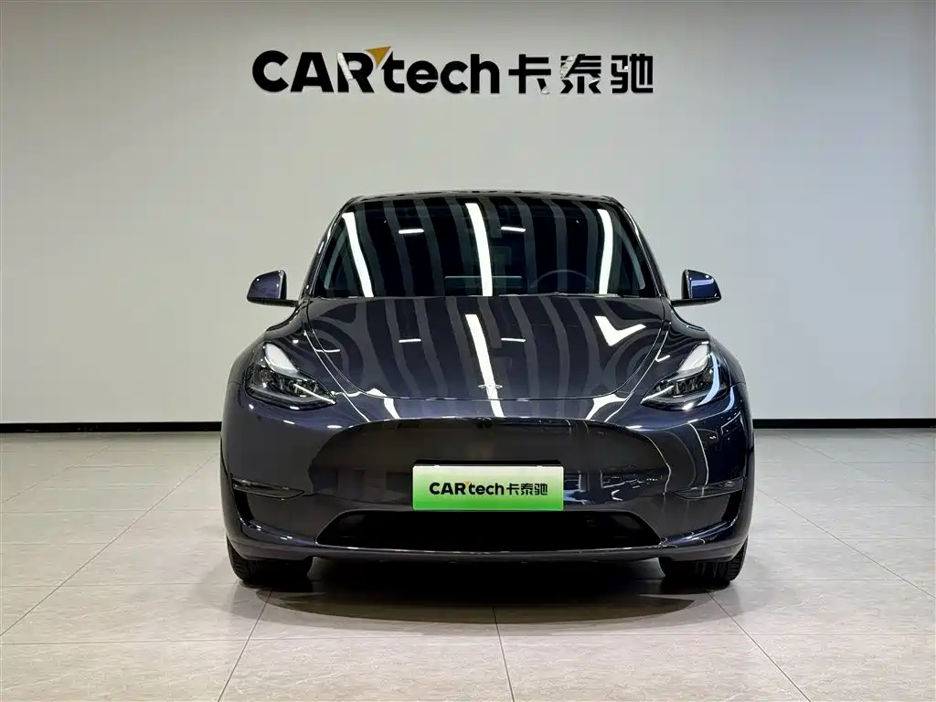 Tesla Model Y Long Range All-Wheel Drive
