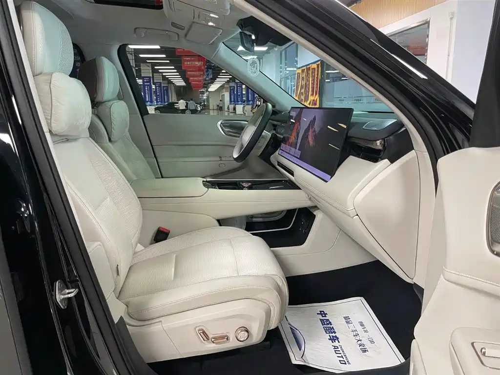 Lynk & Co 900 2025 2.0T Ultra 6-Seater