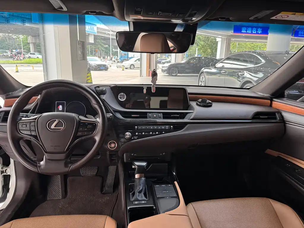Lexus ES 2021 200 Excellence Edition