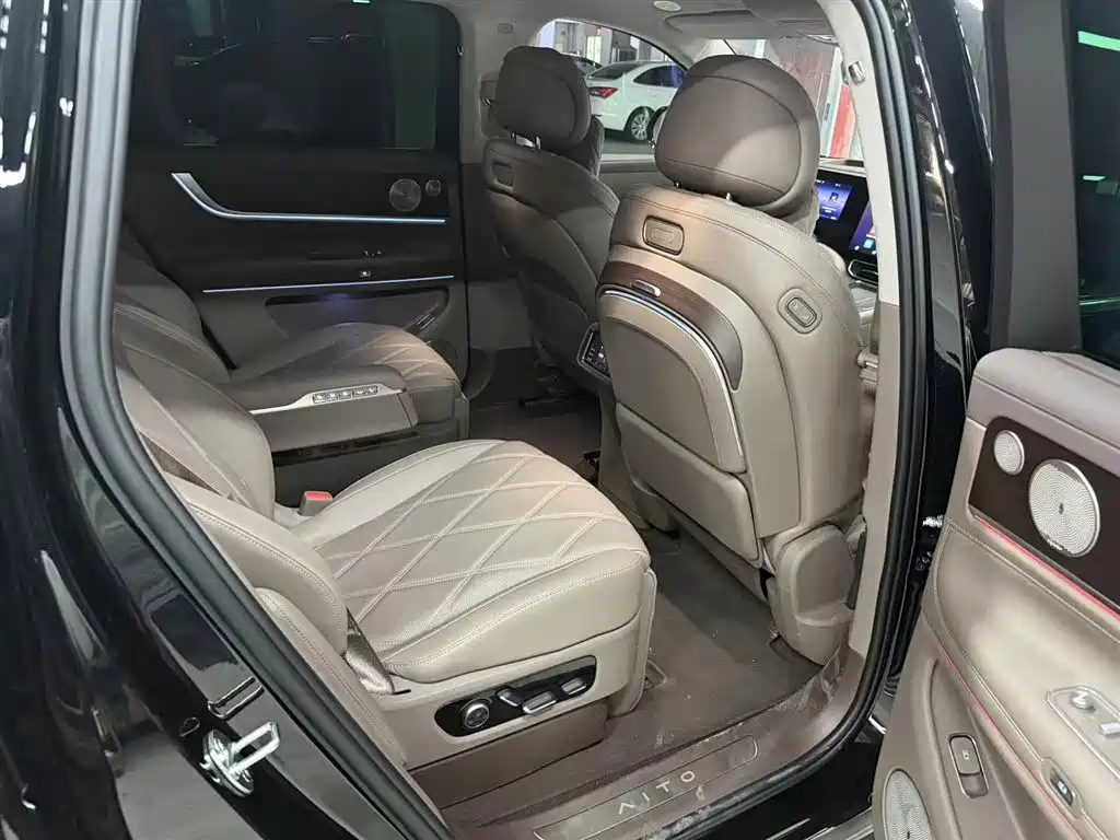 AITO M9 2025 EREV Ultra 52kWh 6-Seater with 192-Line LiDAR