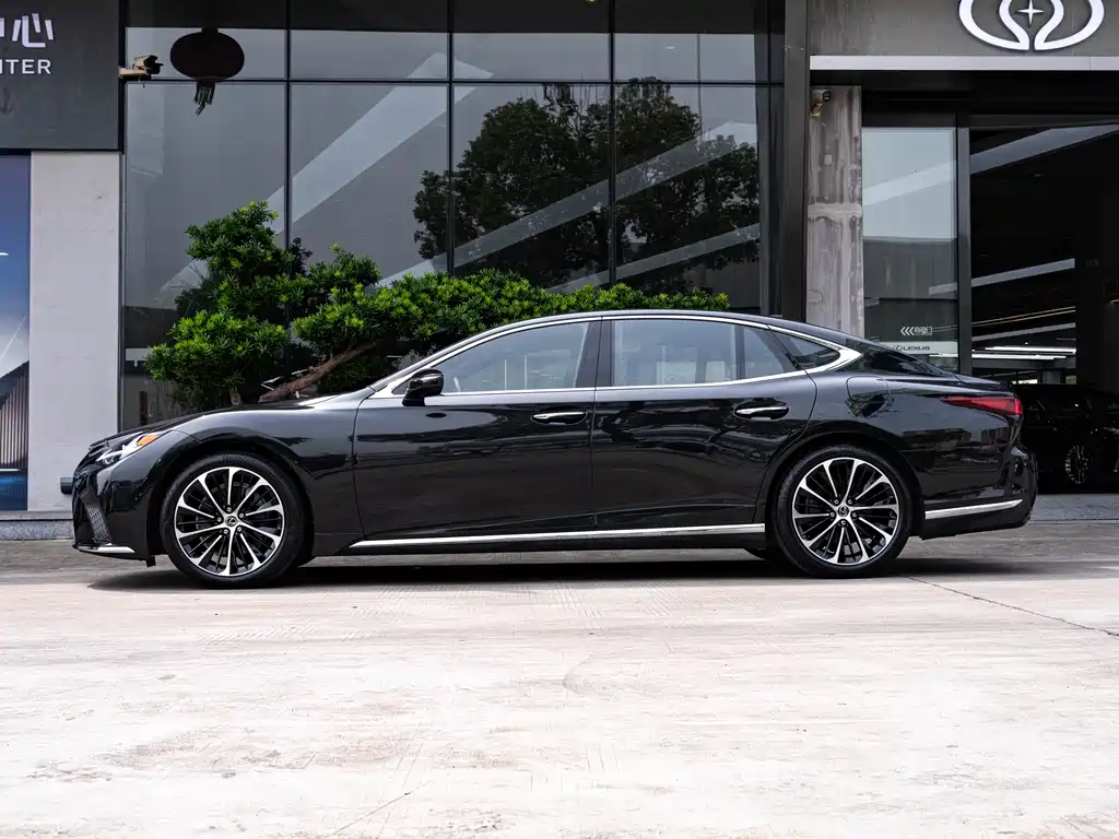 Lexus LS 500h Executive Edition 2021