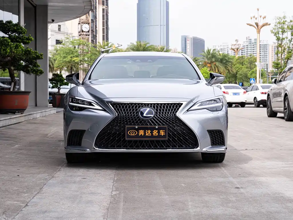 Lexus LS 500h Executive Edition 2021