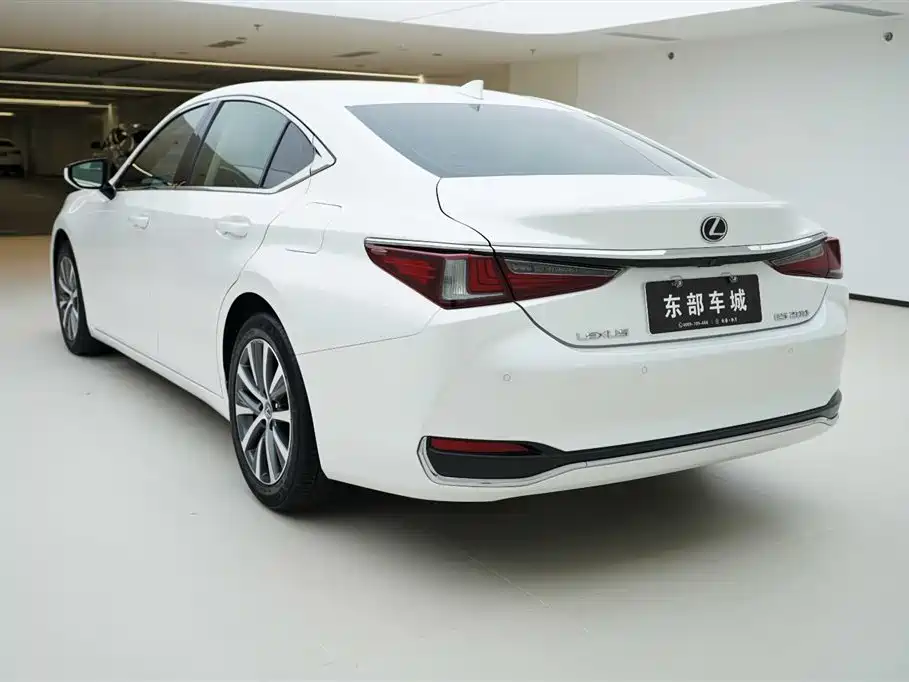 Lexus ES 200 2018
