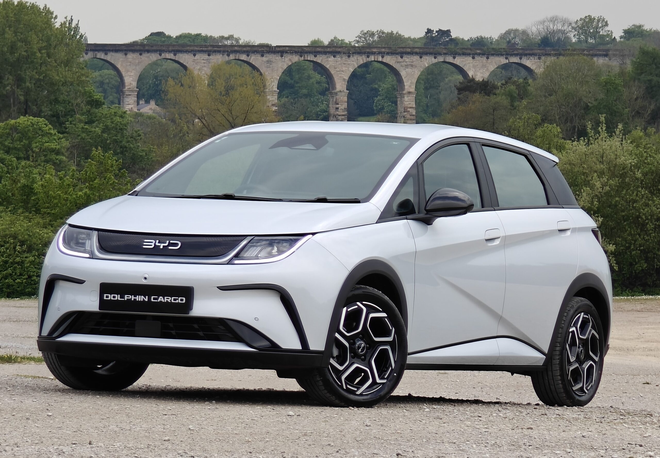 BYD представляет Dolphin Cargo e-Van: новый электрический фургон для коммерческого использования с запасом хода до 347 миль